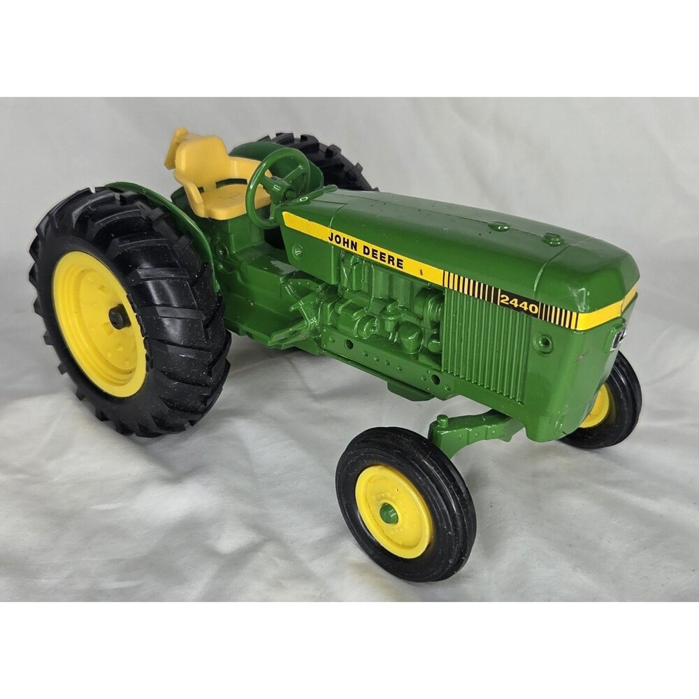 Ertl John Deere 2440 Utility Tractor 1:16 Green Yellow Diecast Metal Toy Vehicle